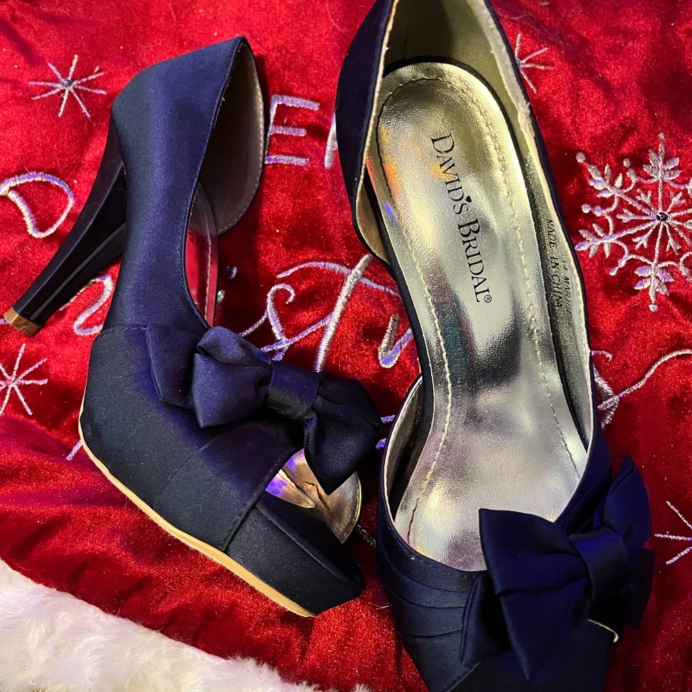 Excellent condition navy heels